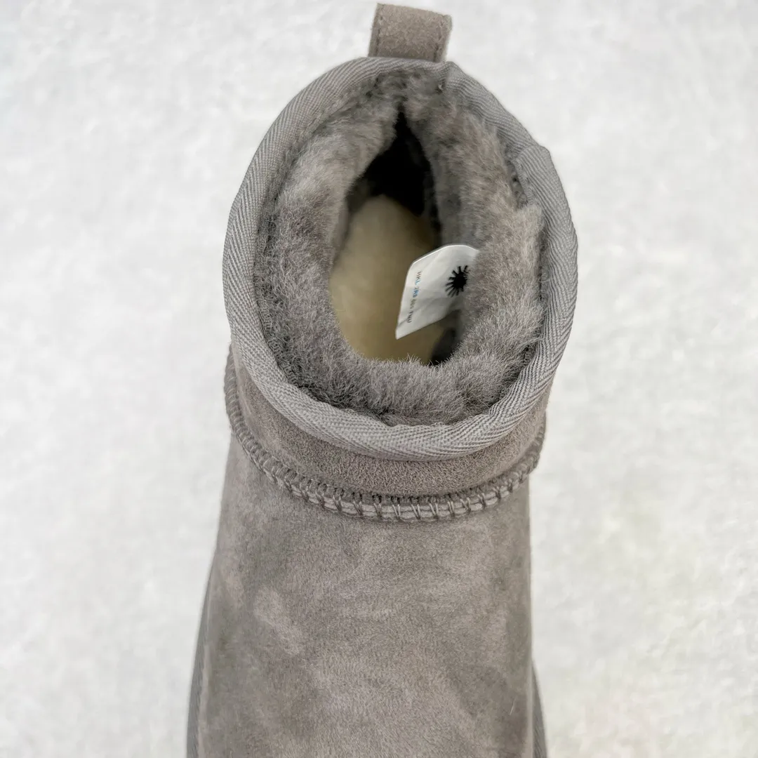 Pick up locally 💰520 UGG Zhou Dongyu's same style 6109 classic autumn and winter sheep fur integrated snow boots. All shoes are made from ZP. Longfeng A-grade Australian imported sheep fur integrated men's and women's boots. Brand OEM production line. Fully follow the ZP process. OEM original pattern maker. Adhering to the principle of no original shoes and no development selection. Pay attention to every detail. The most authentic version on the market TREADLITE "Light Wing" technology outsole Lightweight/durable/flexible/pile type [solemn after-sales commitment] If there are major quality problems such as degumming/broken bottom within one month, we will directly replace it with a new one for you! Size: 35 36 37 38 39 40 41 42 43 44 45 Coding: by2936050